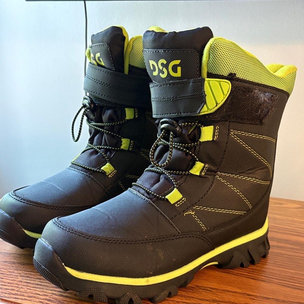 DSG Black and Neon Yellow Kids Snow Boots
